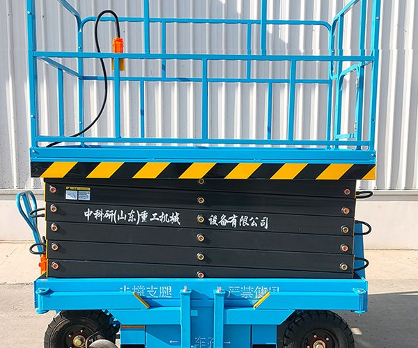 安多自行走升降机